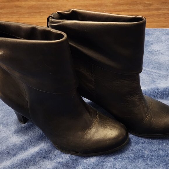 Womans Black Heeled Leather Boots by BCBG Generation Size 8.5 - Picture 1 of 4